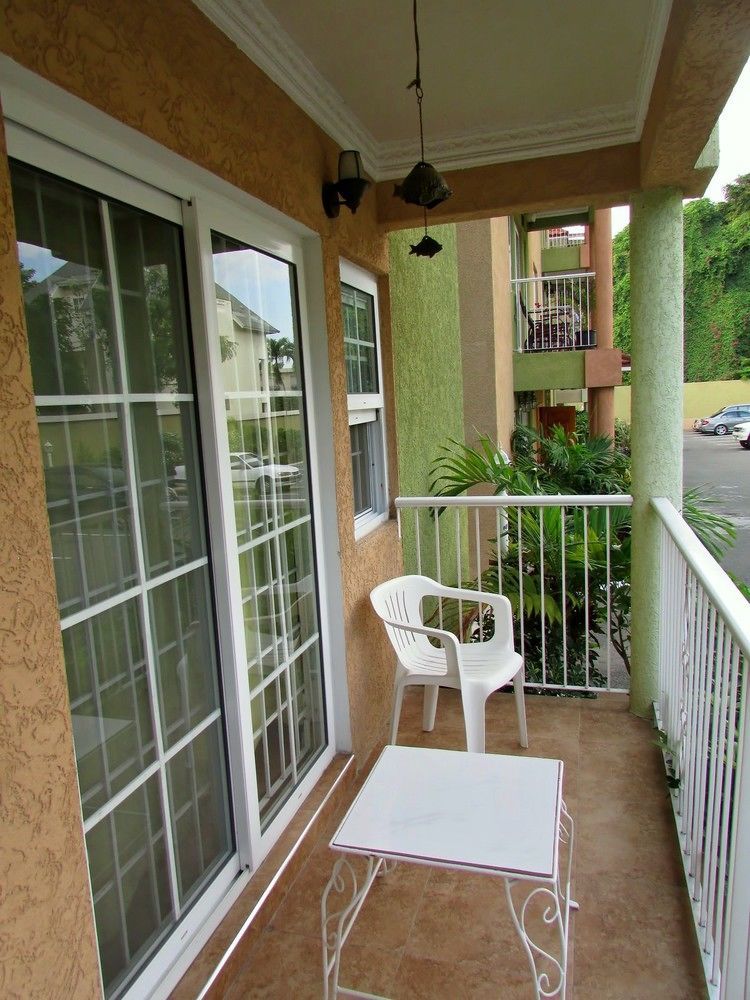 Centrally Located Guest Apartments Kingston Kültér fotó