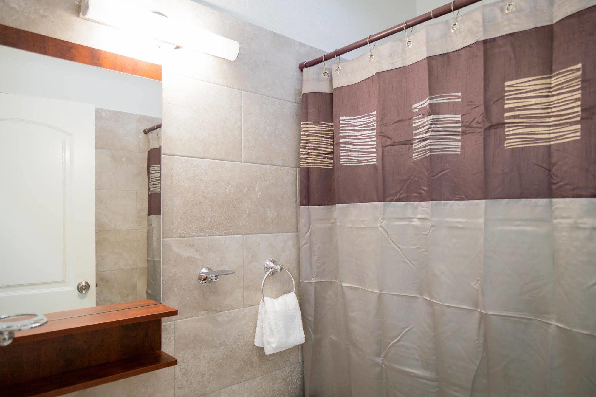 Centrally Located Guest Apartments Kingston Kültér fotó