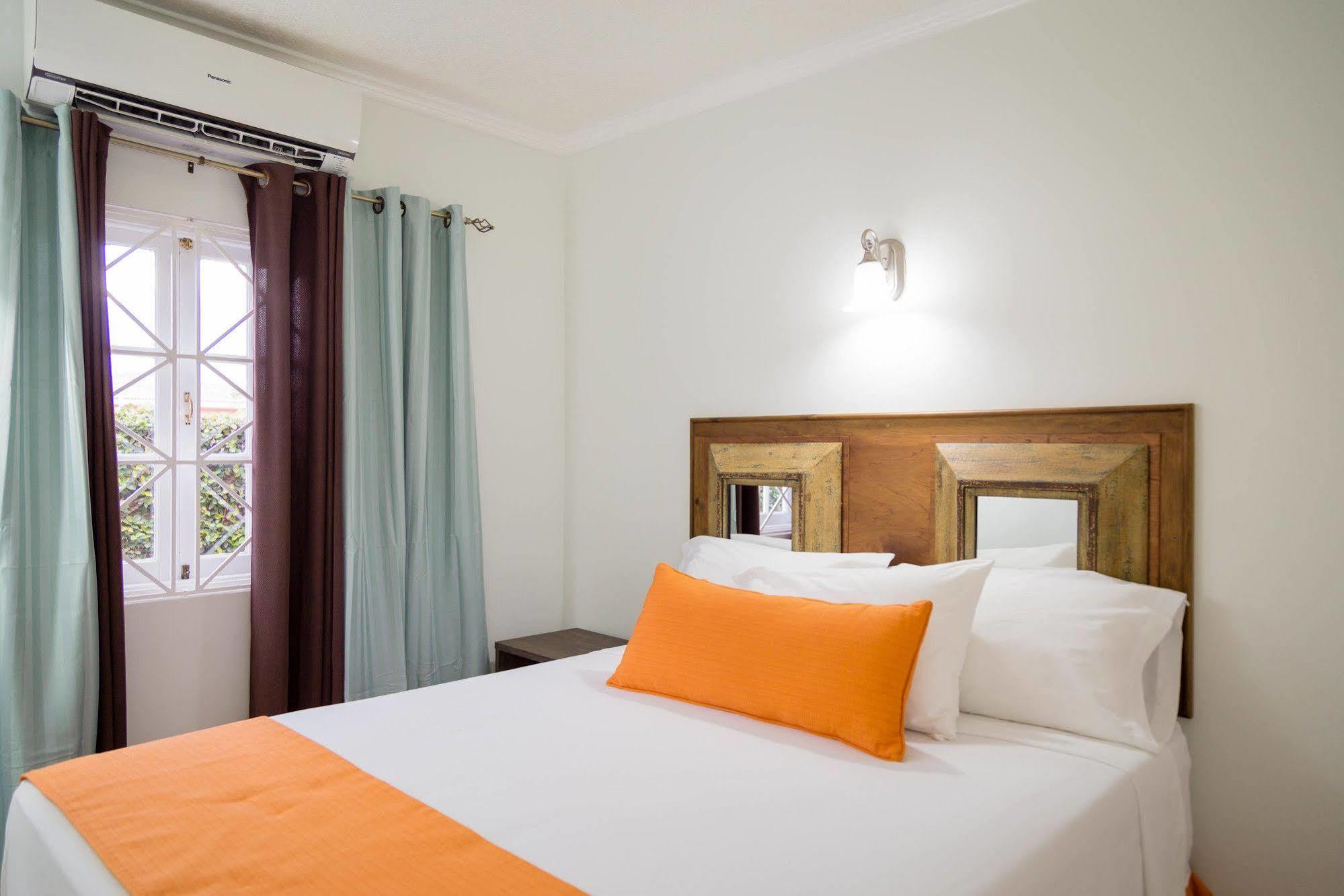 Centrally Located Guest Apartments Kingston Kültér fotó
